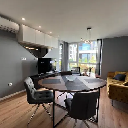 Gran Capital - Vodoley Rose Garden !free Parking! Apartment *